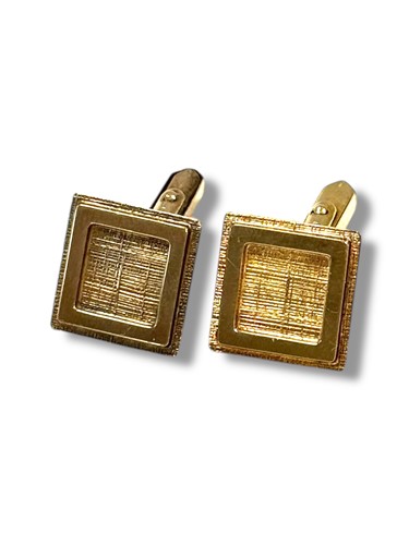 Lot 305 - A pair of hallmarked 9ct gold cufflinks,...