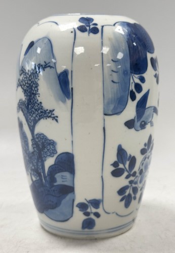 Lot 9 - A Chinese blue and white porcelain vase, Kangxi Emperor (1662-1722)