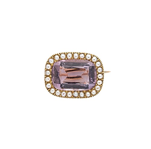 Lot 70 - An amethyst and split pearl brooch