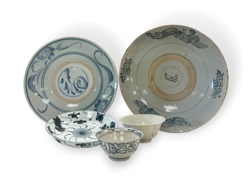 Lot 25 - A group of five Chinese provincial blue and white porcelain bowls and dishes, 18th/19th century