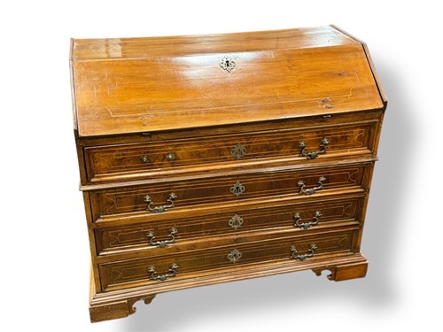 Lot 538 - An 18th century Italian walnut bureau, with...