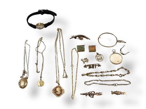 Lot 261 - A collection of jewellery, hallmarked or...