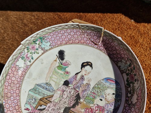 Lot 10 - A Chinese ruby backed polychrome enamelled shallow bowl, Yongzheng Emperor (1722-1735)