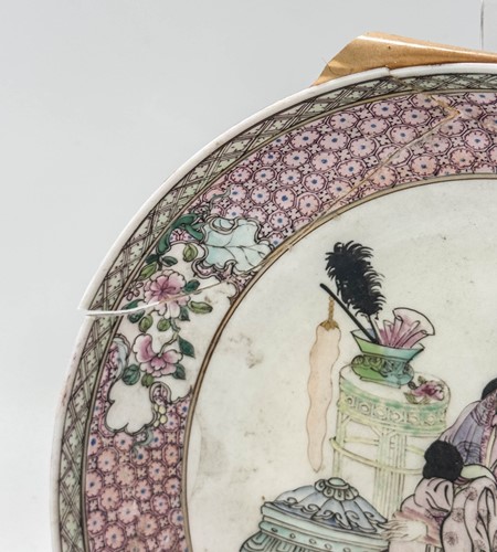 Lot 10 - A Chinese ruby backed polychrome enamelled shallow bowl, Yongzheng Emperor (1722-1735)