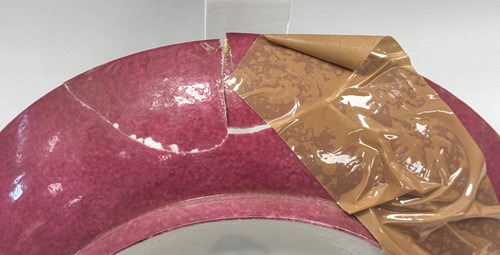 Lot 10 - A Chinese ruby backed polychrome enamelled shallow bowl, Yongzheng Emperor (1722-1735)