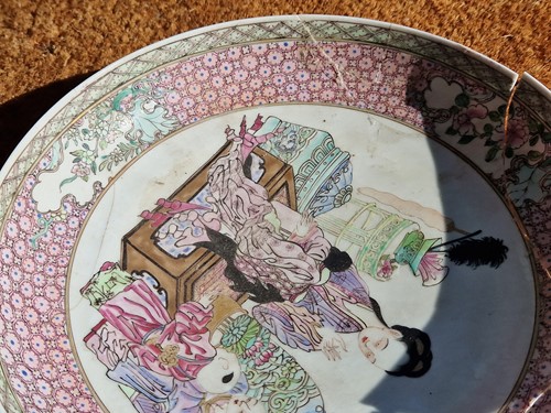 Lot 10 - A Chinese ruby backed polychrome enamelled shallow bowl, Yongzheng Emperor (1722-1735)
