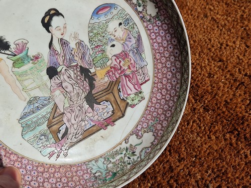 Lot 10 - A Chinese ruby backed polychrome enamelled shallow bowl, Yongzheng Emperor (1722-1735)