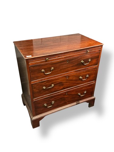 Lot 532 - A George III mahogany bachelors chest
