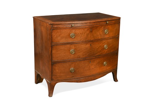 Lot 559 - A Regency mahogany and crossbanded bow front chest