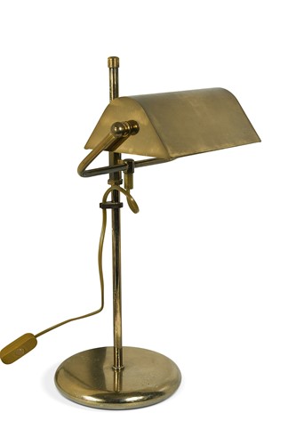 Lot 548 - A banker's style brass desk lamp, late 20th century
