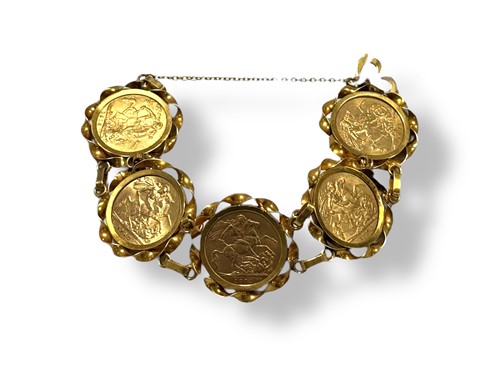 Lot 268 - A bracelet containing five full sovereigns,...