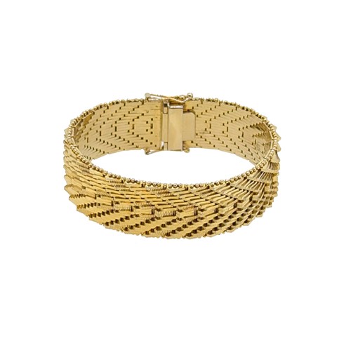 Lot 139 - A fancy wide bracelet