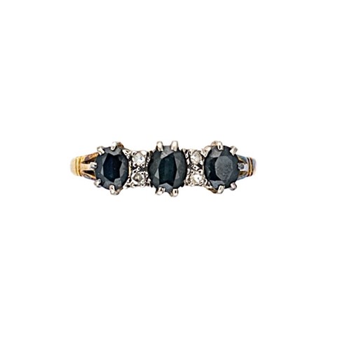 Lot 120 - A sapphire and diamond ring