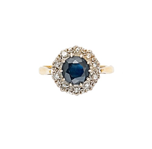 Lot 123 - An 18ct gold sapphire and diamond cluster ring