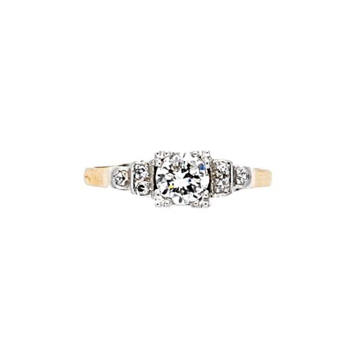 Lot 100 - A modern diamond ring