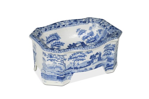 Lot 458 - A Spode blue and white dog bowl, circa 1820