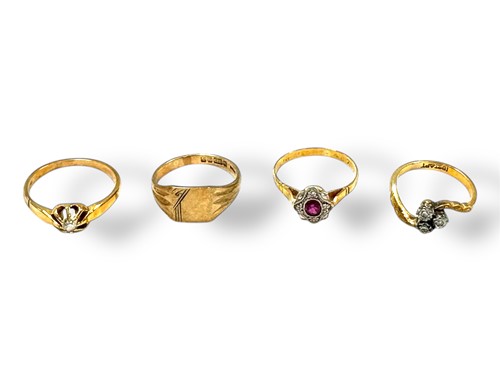 Lot 279 - A hallmarked 18ct gold ruby cluster ring,...