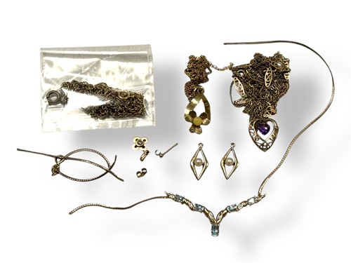 Lot 280 - A collection of jewellery assessed as 9ct gold,...