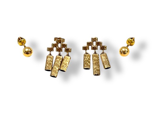 Lot 274 - A pair of hallmarked 9ct gold earrings weight...