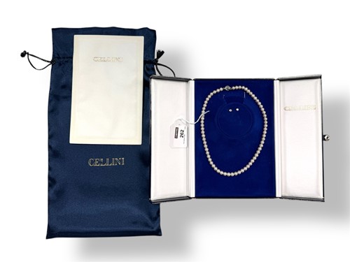 Lot 262 - A cultured freshwater pearl necklace, pearls...