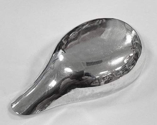 Lot 281 - A George III silver nipple shield and earlier pap boat