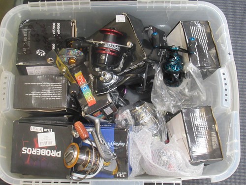Lot 173 - A quantity of modern fishing reels