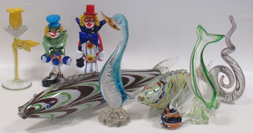 Lot 82 - A collection of modern coloured glassware to...