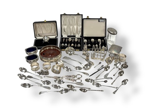 Lot 242 - A collection of silverware including flatware,...