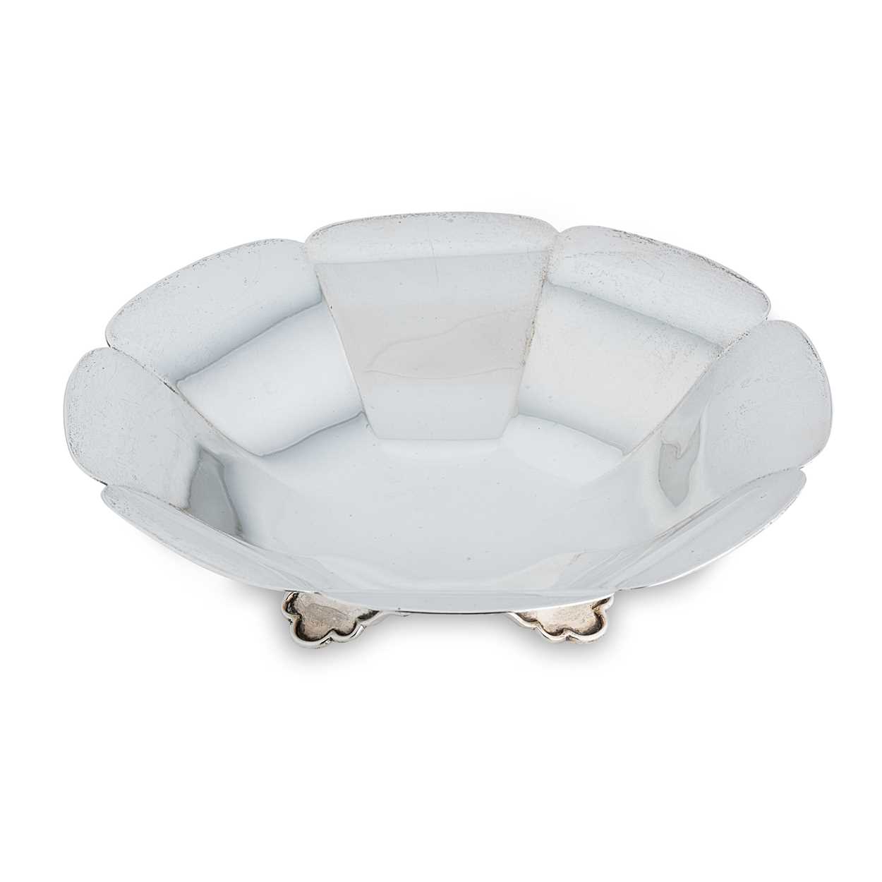 Lot 547 - A George VI silver fruit bowl