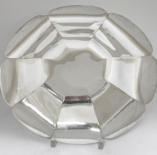Lot 547 - A George VI silver fruit bowl