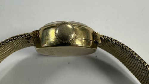 Lot 256 - Mido Watch Cie., - A Swiss 14ct gold 'Lido' wristwatch