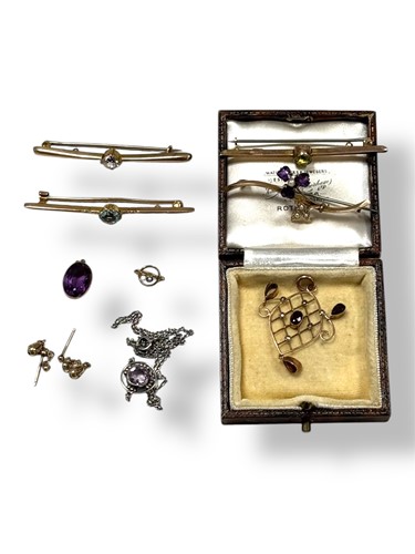 Lot 287 - Four brooches stamped '9CT', a garnet pendant...