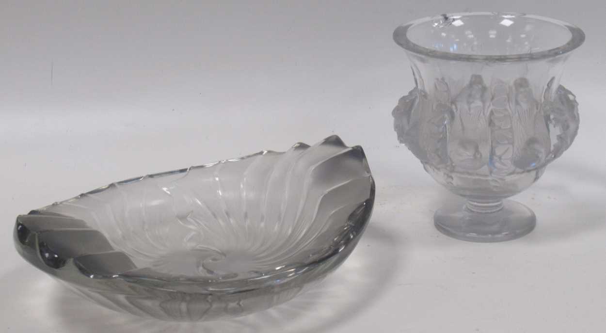 Lot 207 - Lalique - shell formed frosted art glass desk...