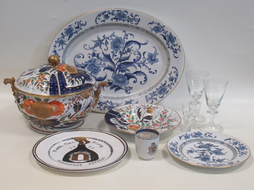 Lot 54 - A 19th century porcelain lidded tureen and...