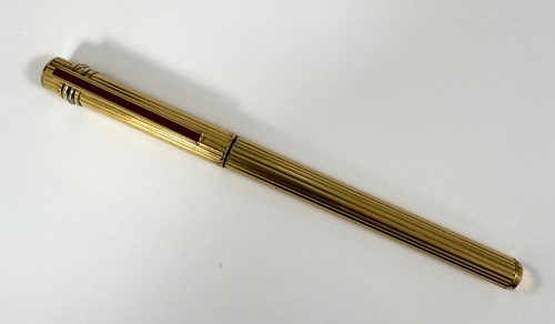 Lot 301 - Cartier - A 'Les Must De Cartier Trinity' fountain pen, together with a Tiffany letter opener