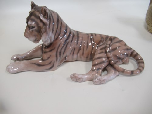 Lot 5 - A Lladro model of a tiger and one of a duck