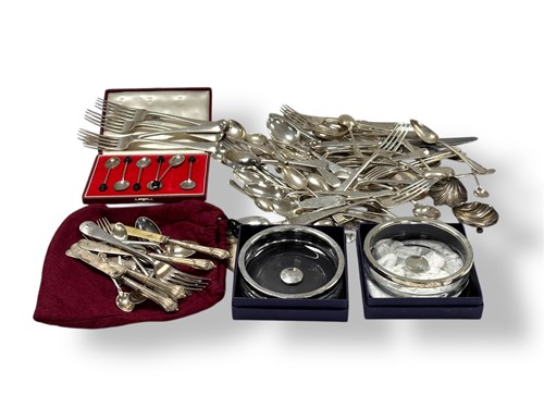 Lot 234 - A collection of silverware including flatware,...