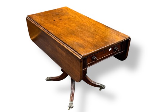 Lot 582 - An early 19th century mahogany Pembroke table,...
