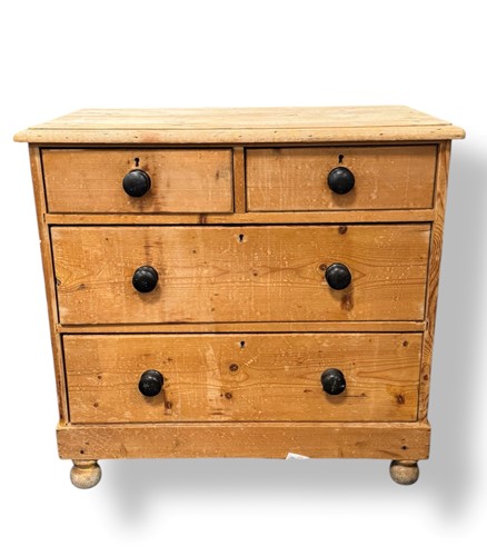 Lot 522 - A Victorian pine chest of drawers with...