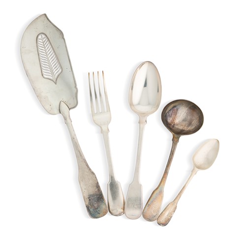 Lot 462 - A 38-piece set of George IV silver flatware with 5 additions