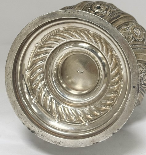 Lot 583 - Chester – An Edward VII silver caster