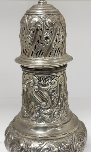 Lot 583 - Chester – An Edward VII silver caster