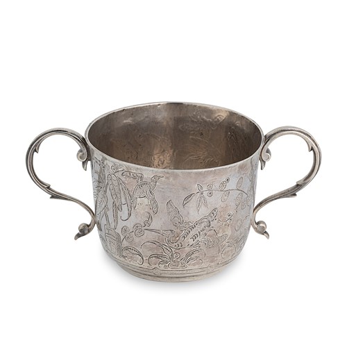 Lot 532 - A George V silver two handled porringer