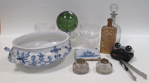 Lot 56 - Mixed ceramics and collectables to include a...