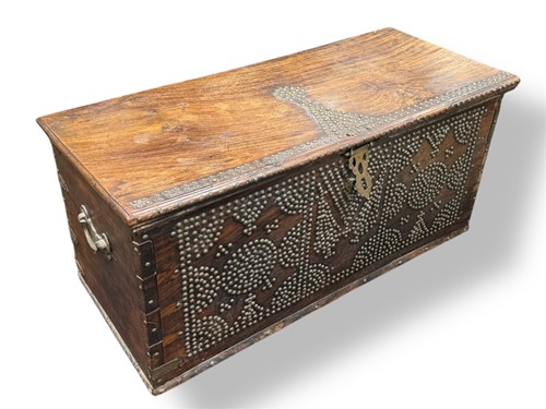 Lot 618 - A small hardwood blanket chest or trunk with...