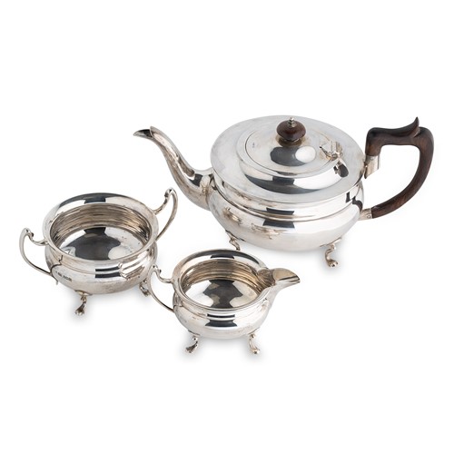 Lot 536 - A George V silver 3-piece tea set