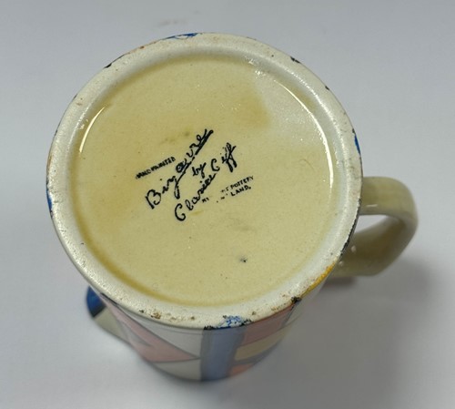Lot 29 - A Clarice Cliff Bizarre 'Diamond' pattern hot water jug, cream jug and sugar