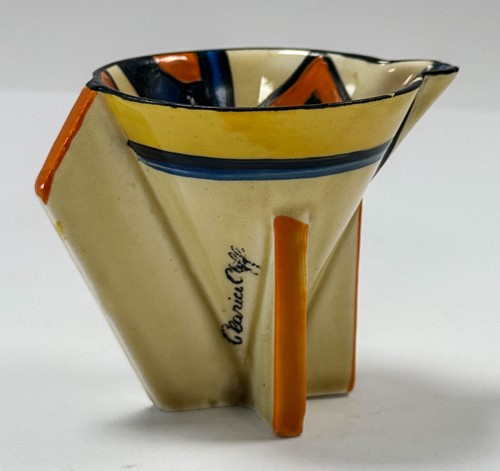 Lot 29 - A Clarice Cliff Bizarre 'Diamond' pattern hot water jug, cream jug and sugar