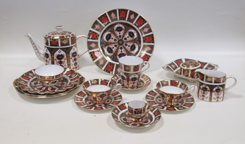 Lot 45 - A collection of Royal Crown Derby Imari wares...