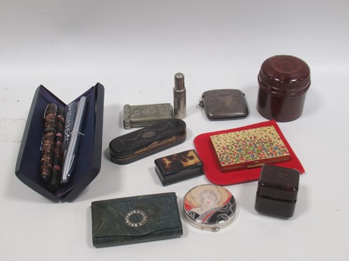 Lot 134 - A silver vesta, bakelite and horn snuff etc...